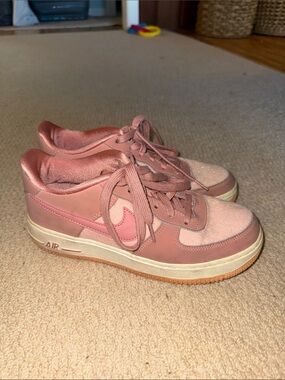 Nike Women’s Pink Sneakers